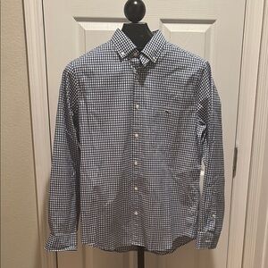 Vineyards Vines Men's size medium gingham button down dress shirt (like new.)